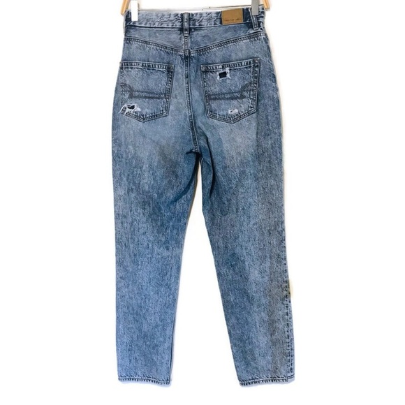 American Eagle Distressed curvy Mom Blue Jeans Women’s size 2 26 - Picture 2 of 8